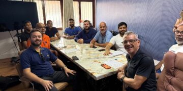 Prefeitura de Porto Seguro e provedores de internet firmam acordo para organizar cabos na Rua Pero Vaz de Caminha