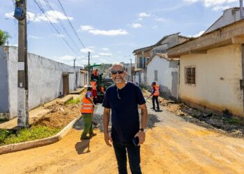 “Prefeitura  de Eunápolis, pavimenta 100% das ruas no Nova Esperança