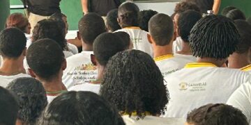 Polícia Civil realiza ação educativa em escola municipal de Caravelas