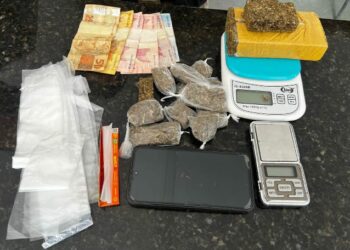 _PMBA apreende drogas e materiais utilizados no tráfico em Itamaraju _