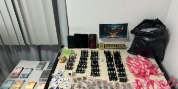 AÇÃO INTEGRADA ENTRE AS POLÍCIAS CIVIS DA BAHIA E DO ESPÍRITO SANTO RESULTA NA PRISÃO DE CASAL E APREENSÃO DE ADOLESCENTE POR TRÁFICO DE DROGAS DURANTE A OPERAÇÃO NARKE VI