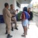 POLICIAIS MILITARES SALVAM VIDA DE RECÉM-NASCIDO COM MANOBRA DE DESENGASGO