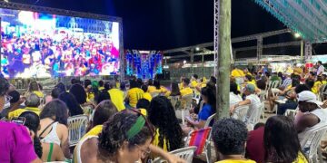 Passarela da Cultura reúne torcedores para a estreia do Brasil na Copa do Mundo