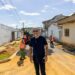 Prefeito Robério Oliveira vistoria obras de pavimentação no Bairro Nova Esperança