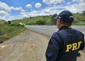 ATUAÇÃO DA PRF NAS RODOVIAS, E NA PREVENÇÃO E ACIDENTES E FISCALIZAÇÃO EM GERAL.