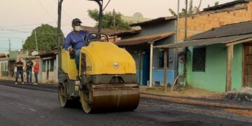 Prefeitura de Eunápolis avança com obras de pavimentação nos bairros Juca Rosa, Pequi e Nova Esperança