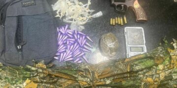 PMBA APREENDE ARMA E DROGA EM EUNÁPOLIS