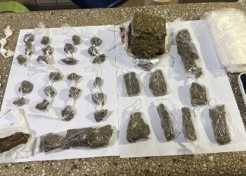 Polícia Militar apreende drogas e conduz adolescente em Teixeira de Freitas