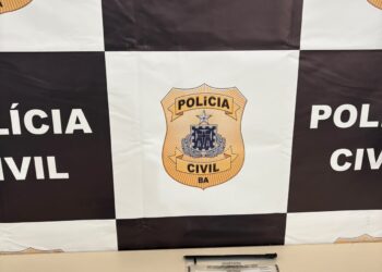 POLÍCIA CIVIL PRENDE CUIDADORA DE IDOSA EM FLAGRANTE POR FRAUDES E DESVIOS FINANCEIROS EM EUNÁPOLIS