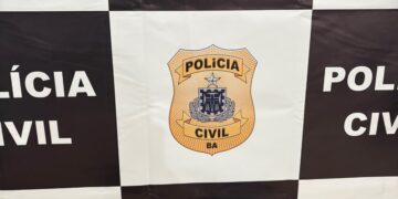 POLÍCIA CIVIL PRENDE CUIDADORA DE IDOSA EM FLAGRANTE POR FRAUDES E DESVIOS FINANCEIROS EM EUNÁPOLIS