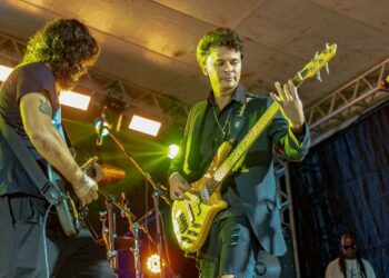 Rock toma conta da Praça ACM e transforma noite em celebração da música e da cultura