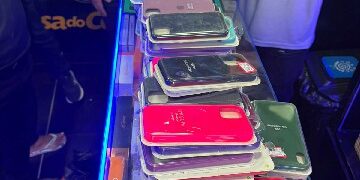 Operação Mobile apreende mais de 2 mil itens para dispositivos móveis falsificados em Cajazeiras