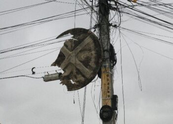 CHUVAS E VENTOS FORTES, FIZERAM O MAIOR ESTRAGO NA CIDADE.