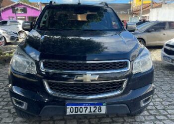 PMBA recupera veículo com restrição e apreende arma de fogo em Teixeira de Freitas