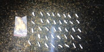 Polícia Militar apreende pedras de crack e conduz suspeito por tráfico de drogas em Itamaraju