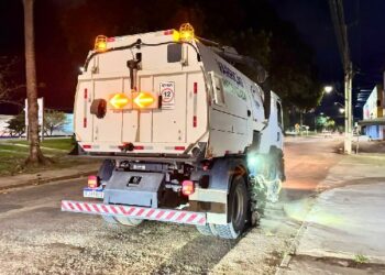 Prefeitura de Eunápolis inicia varrição mecanizada nas vias da cidade