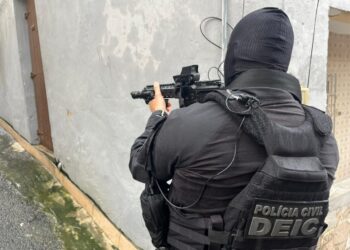 Três investigados por roubos em coletivos são presos em Salvador