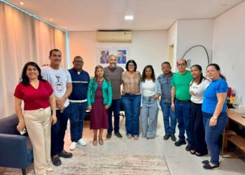 Prefeito Robério Oliveira recebe APLB e apresenta avanços e propostas para valorização dos profissionais da educação