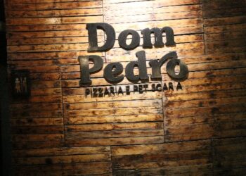 VOZ E VIOLÃO, UMA FORMA DE PRESTIGIAR O MÚSICO REGIONAL.