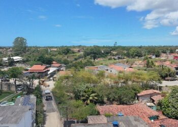 Prefeitura trabalha na pavimentação asfáltica do acesso ao bairro Xandó, em Trancoso