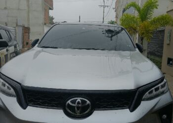 Operação Linha Sombria prende liderança criminosa e companheira em Feira de Santana