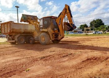 Agrovila recebe ações de patrolamento e manutenção com maquinário pesado