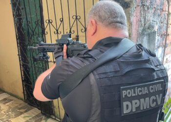 Investigado por estupro de vulnerável contra enteada é preso em Salvador