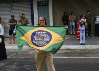 Vamos continuar na fé, na perseverança, acreditando em nossos sonhos.