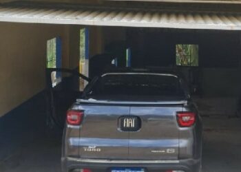 Caminhonete roubada em Salvador é recuperada com placas adulteradas em Presidente Tancredo Neves