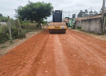 Máquinas pesadas intensificam recuperação de vias em Sapirara, Itacipuera e Agrovila