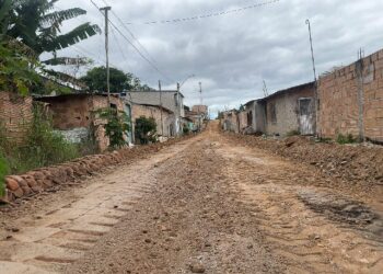 Bairro Parque Ecológico recebe nova frente de pavimentação em bloquete intertravado