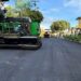 Avenida Rui Barbosa começa a receber asfalto no Centro de Eunápolis