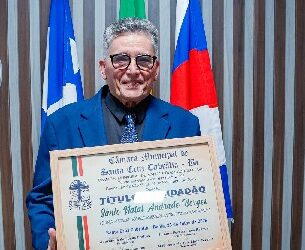 Câmara de Vereadores de Cabrália entrega título de cidadão ao prefeito de Porto Seguro, Jânio Natal