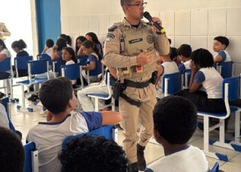 PMBA realiza palestra sobre violência, bullying e segurança no ambiente escolar em Teixeira de Freitas