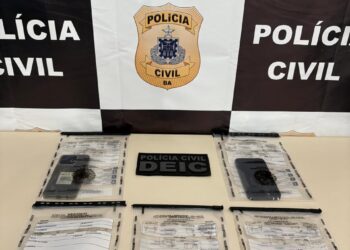 POLÍCIA CIVIL CUMPRE DOIS MANDADOS DE BUSCA E APREENSÃO DOMICILIAR, APREENDE DROGAS, R$20.000,00 EM ESPÉCIE E PRENDE DOIS HOMENS EM FLAGRANTE EM OPERAÇÃO CONTRA O TRÁFICO DE DROGAS EM EUNÁPOLIS