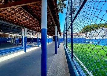 Escola Municipal Antônio Osório Batista, no Cambolo, recebe reforma completa e ganha quadra com grama sintética