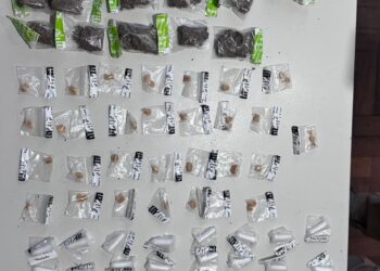 PMBA APREENDE COCAÍNA, MACONHA E CRACK E CONDUZ SUSPEITO DE TRÁFICO EM CARAVELAS