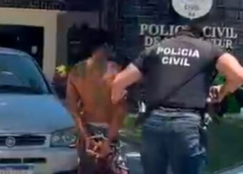 A DELEGACIA ESPECIALIZADA DE ATENDIMENTO À MULHER (DEAM) PRENDE HOMEM EM FLAGRANTE POR DESCUMPRIMENTO DE MEDIDA PROTETIVA DE URGÊNCIA EM PORTO SEGURO
